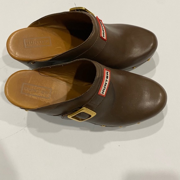 Hunter leather cognac women’s gold studded clogs - Picture 15 of 15